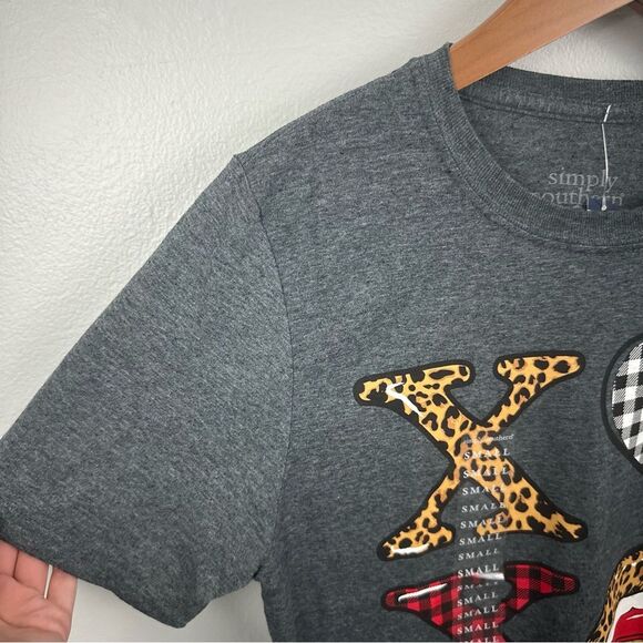 Simply Southern Be Mine XOXO Valentine's Day Grey T-Shirt NWT Size Small Casual - Picture 3 of 9